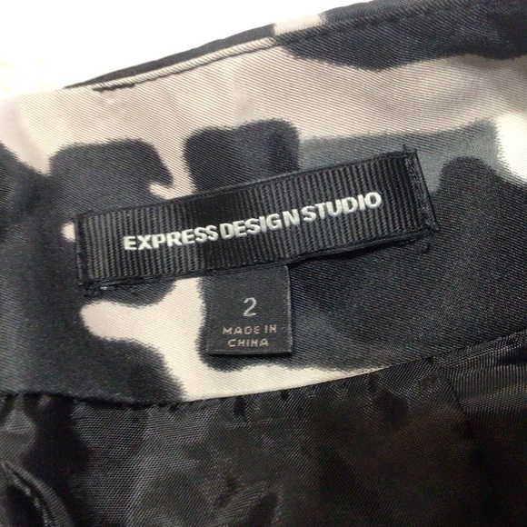 Express Design Studio Black White Gray Abstract Design Full Pleated Skirt 2 - Picture 3 of 8